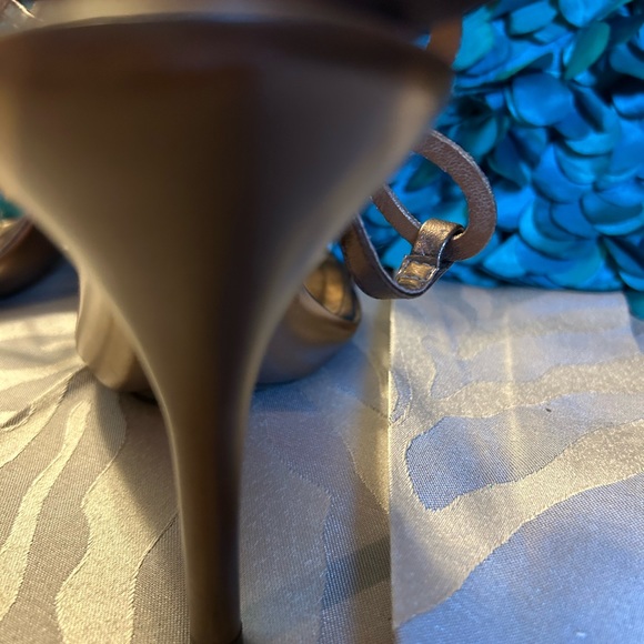 Carlos Santa - Picture 4 of 6